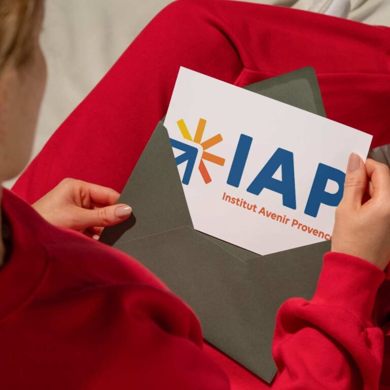 Refonte du logo de l'IAP, aboutissement d'une réflexion sur le fond qui a stimulé notre créativité graphique.